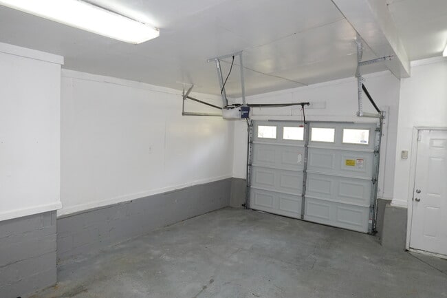 Garage interior - 116 Woodland Ct