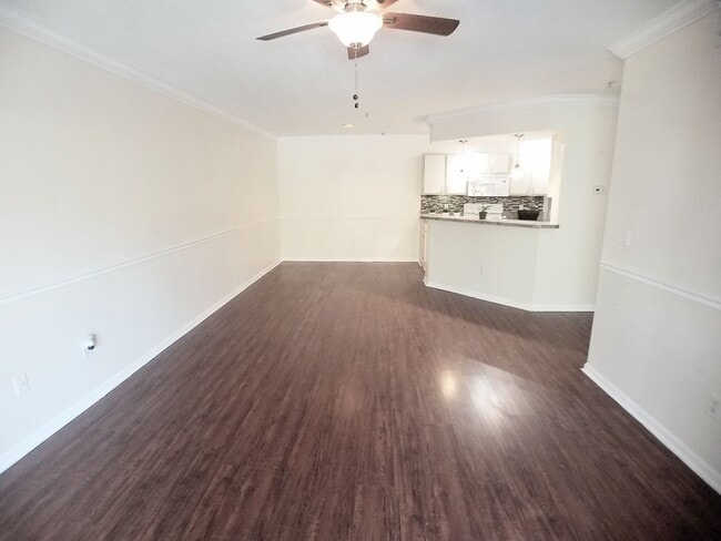 Building Photo - Beautiful 1/1 Wood Floors Condo for Rent c... Unit 825
