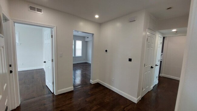 Photo - 69 Mora St