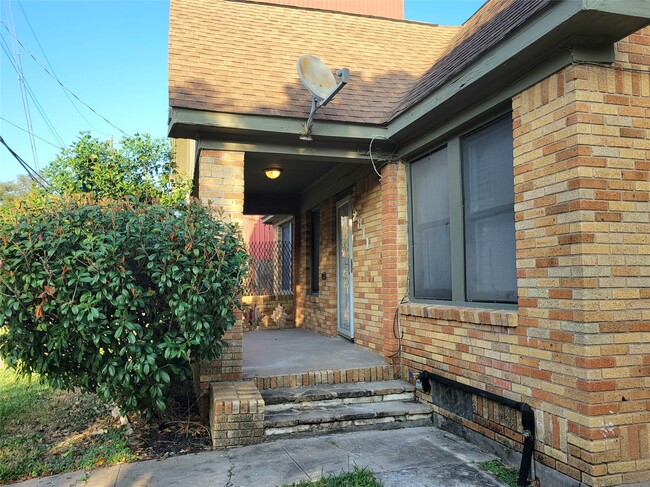 Photo - 2811 Chenevert St