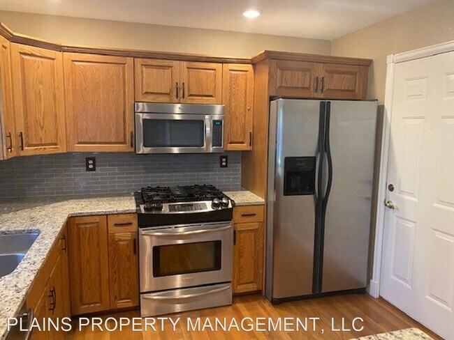 Photo - 5 br, 3.5 bath House - 107 Canberra Avenue