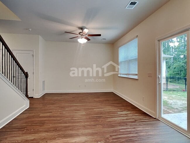 Photo - 622 W Lionel Rd