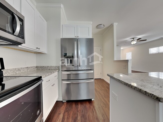 Photo - 625 Summer Hill Way