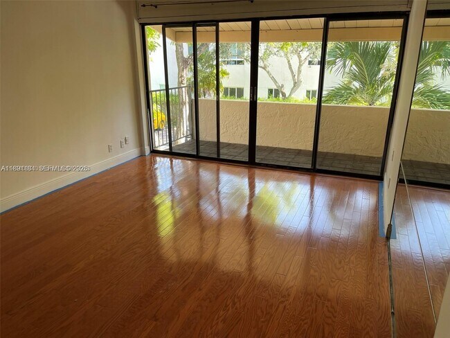 Photo - 19448 NE 26th Ave Unidad 73B