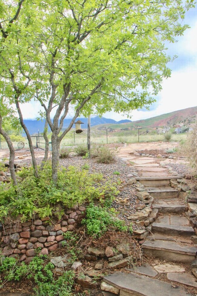 Mountain Shadows Beauty with 3 Bedrooms an... House House Rental in