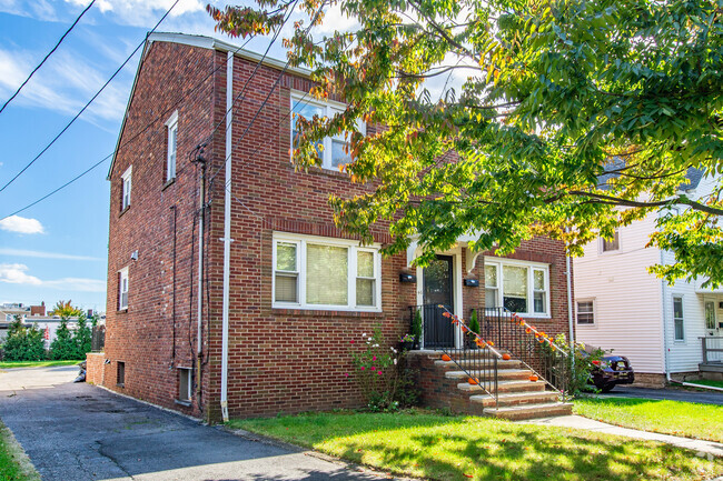 Building Photo - 46-2 Salter Pl Unit 2nd floor Rental