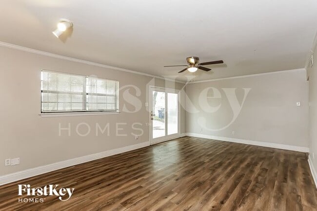 Photo - 3923 Treeline Dr