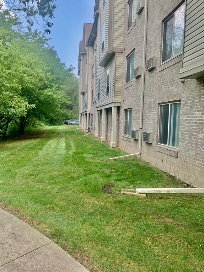 Mill Pond Senior Apartments 55+ For Rent in Menomonee Falls, WI