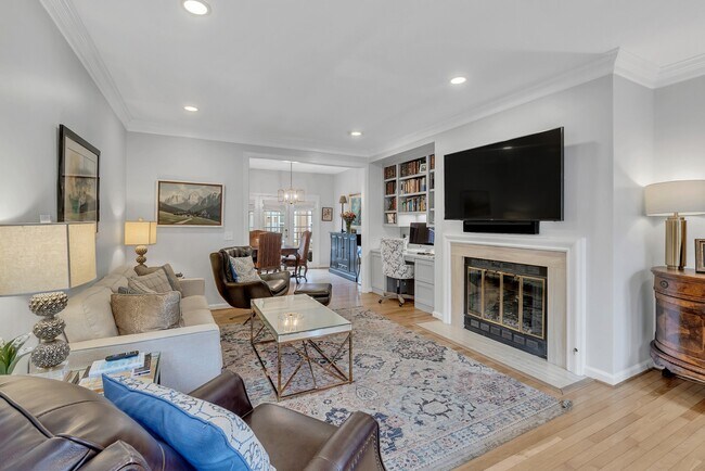 Photo - 3045 Woodlawn Dr