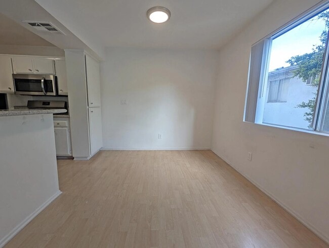 Photo - 4303 Cedros Ave Unidad 101