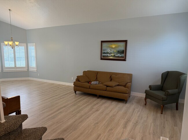 Photo - 543 Creekside Ln