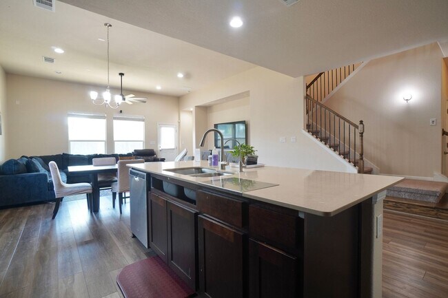 Photo - 445 Arrowhead Vine St