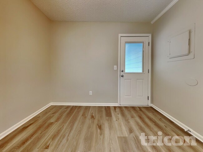 Photo - 504 Lord Howe Rd
