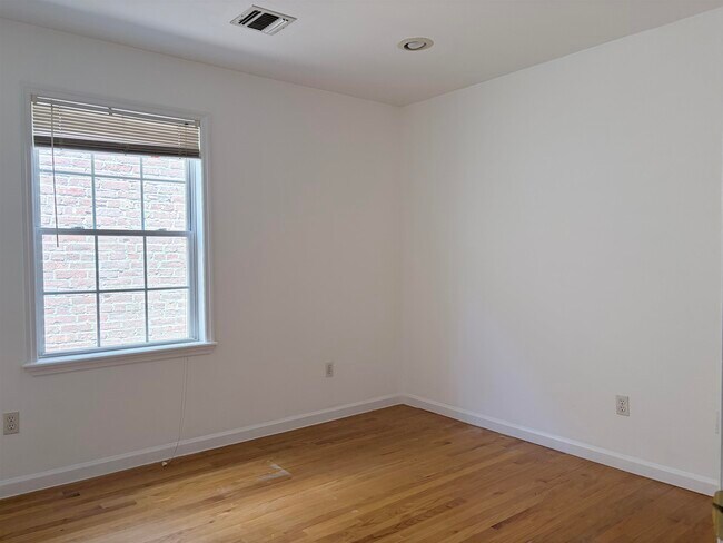 Photo - 90 Leonard St Unit B2