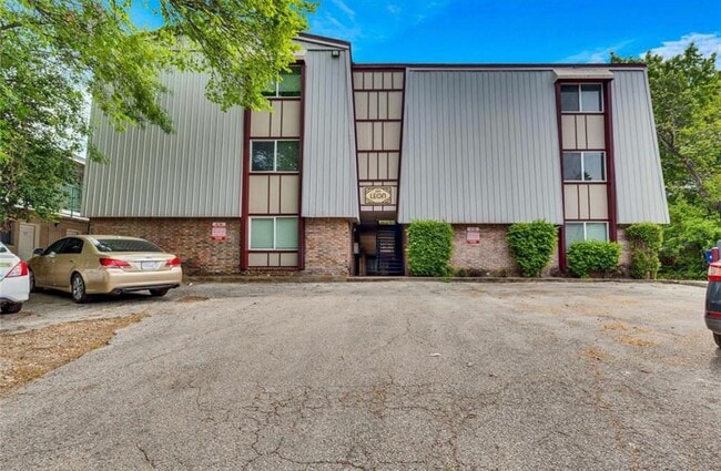 Building Photo - 2207 Leon St Unit 209