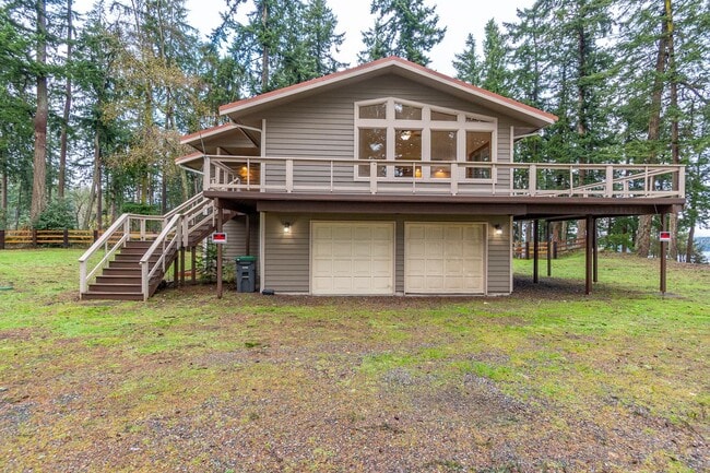 Photo - 3 Bedroom 2.5 bathroom nestled in woods with water view