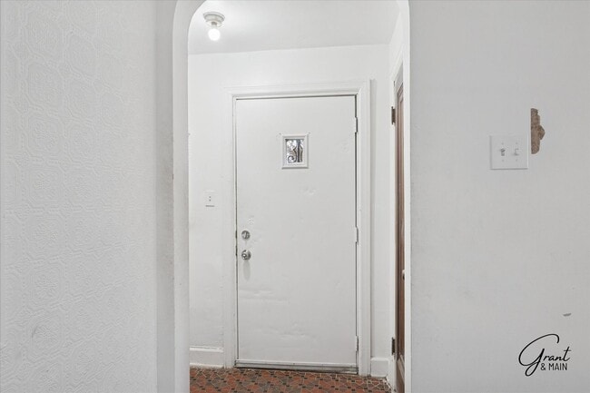 Photo - $1,200 - Large East Side 3 Bedroom