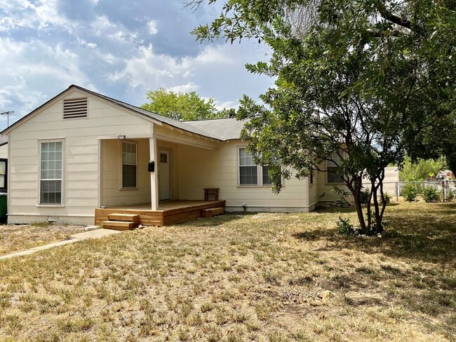 Photo - 703 W Olmos Dr