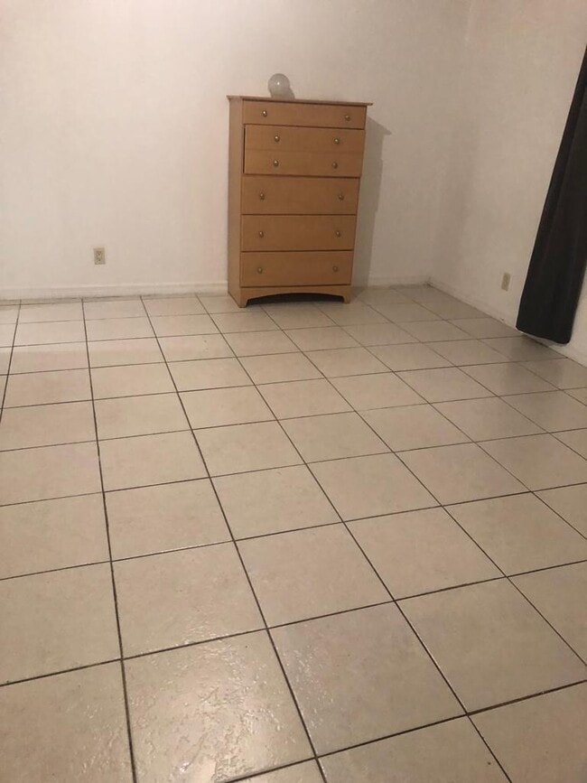 Building Photo - 1420 N 69th Way