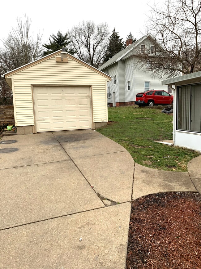 Photo - 601 Lincoln Ave NW