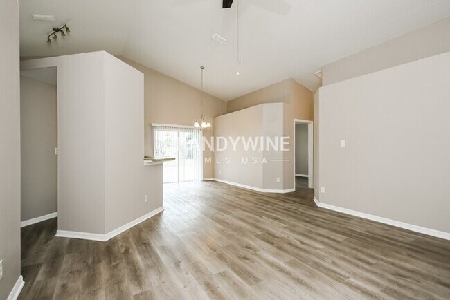 Photo - 1003 Dorking Way