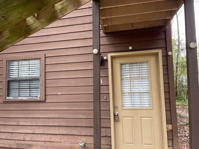 Building Photo - 2BED/2BATH DOWNSTAIRS NEAR GOV SQ Unit B