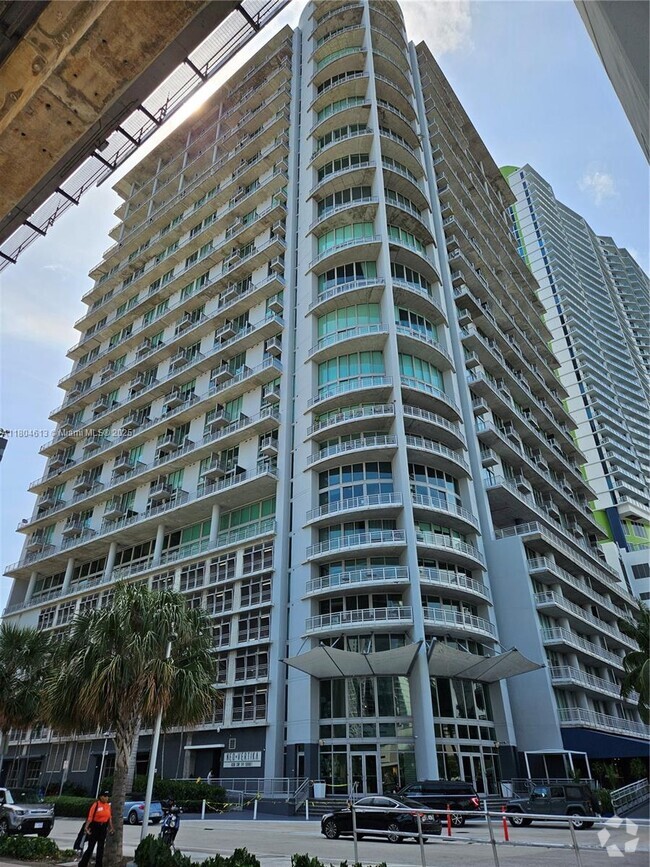 Building Photo - 690 SW 1st Ct Unit 1915 Rental