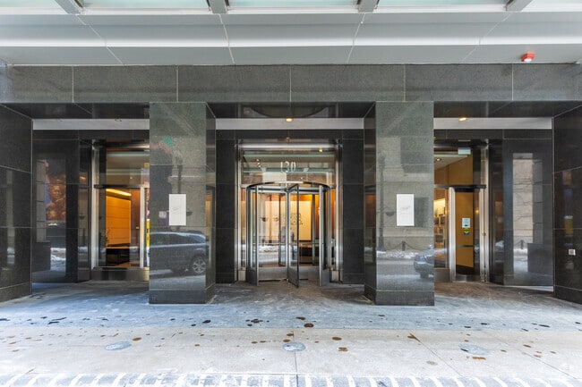 Entrance - The Heritage Shops At Millennium Park