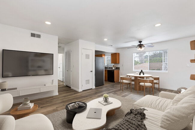Vista de la sala de estar 1 - 11481 Cumpston St Unidad 3