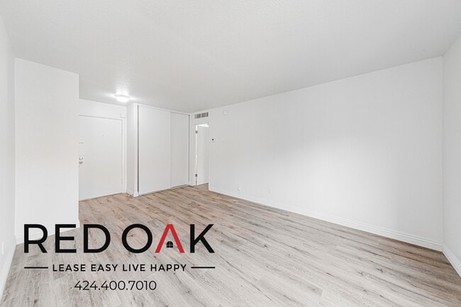 Photo - 17830 Sherman Way Unidad 384