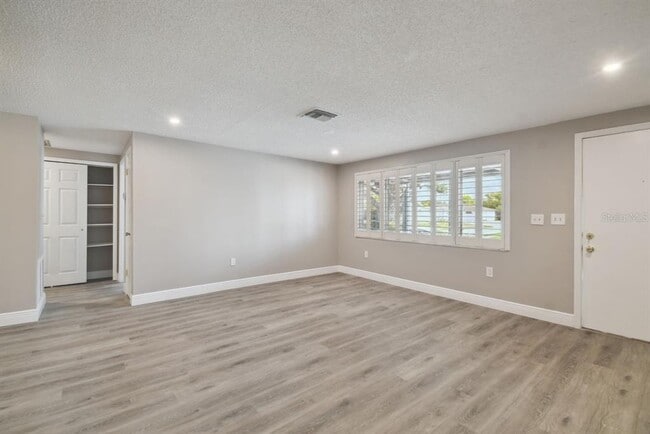 Photo - 7721 Heather St