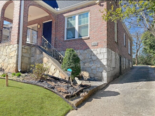 Photo - 1739 Sylvan Rd SW
