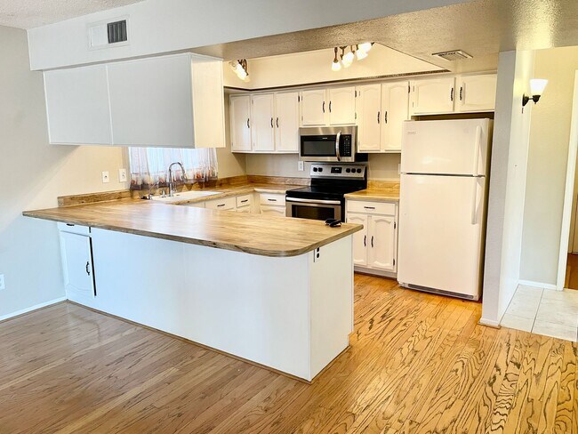 Photo - Fantastic 3 Bedroom/2 Bath Single Level Home & NO HOA! Schedule a Showing Today!