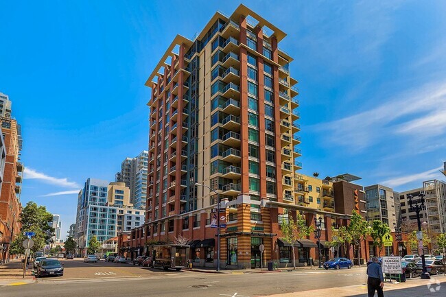 Building Photo - Furnished One Bedroom Downtown Condo with ... Unit 1008