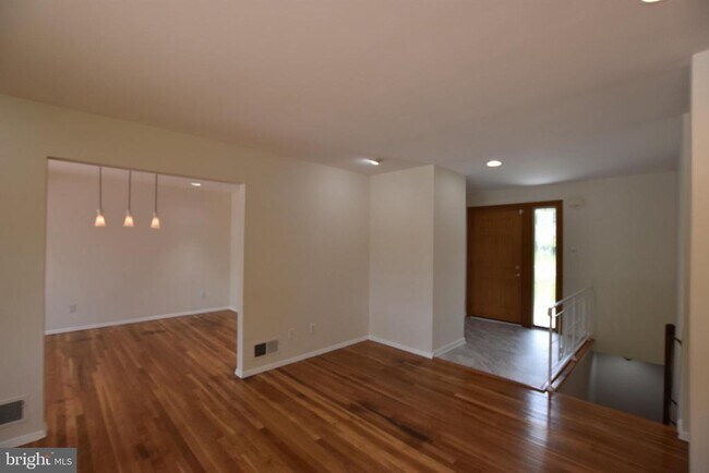 Photo - 4015 Heathfield Rd