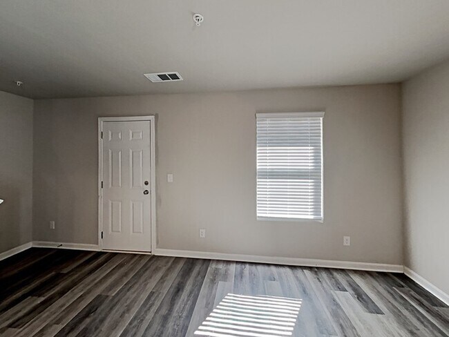 Photo - 1052 Wedgewood Ct NE