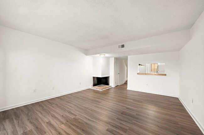 Photo - 711 Holiday Dr