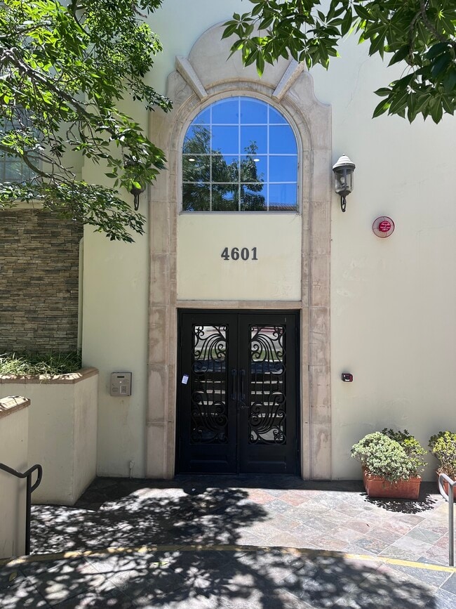 Photo - 4601 Coldwater Canyon Ave Unidad 305