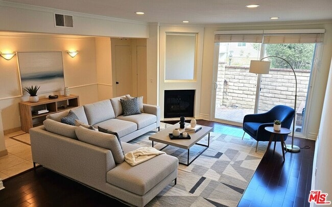 Building Photo - 4333 Alla Rd Unit 4