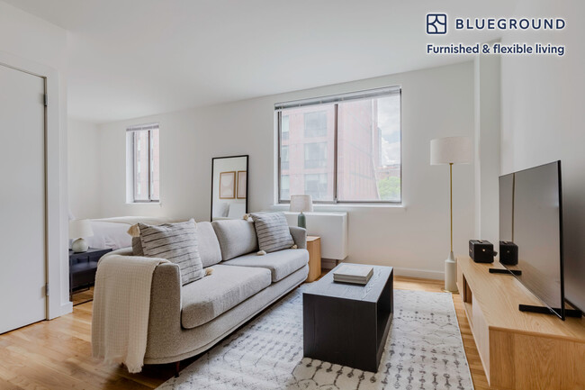 Building Photo - 434 W 19th St Rental