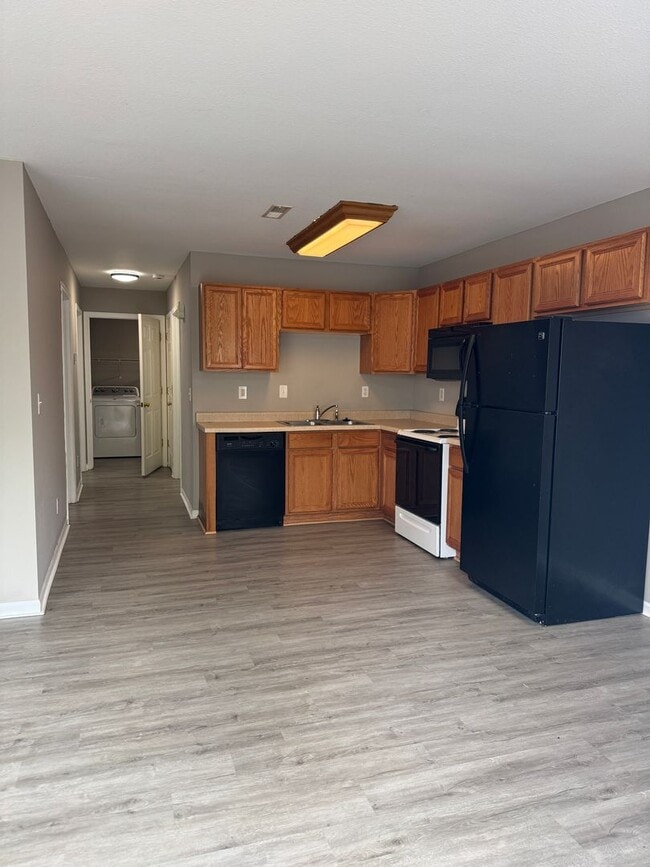 Building Photo - NEWLY RENOVATED: 2BR/1BA Duplex Homes in Hallsville, MO Unit Elaine - Hallsville-110 D