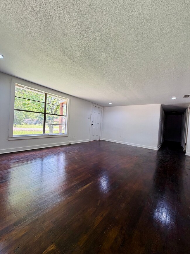 Photo - 3610 Davis St