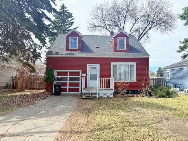 Building Photo - 5BR Home with Fenced Backyard, Firepit & Bonus Space