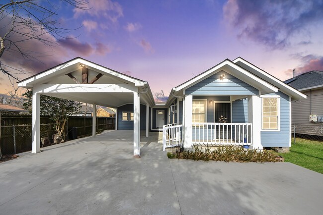 Photo - 215 St Charles Dr