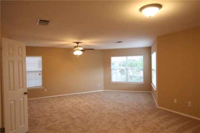 Photo - 207 Sunny Brook Dr