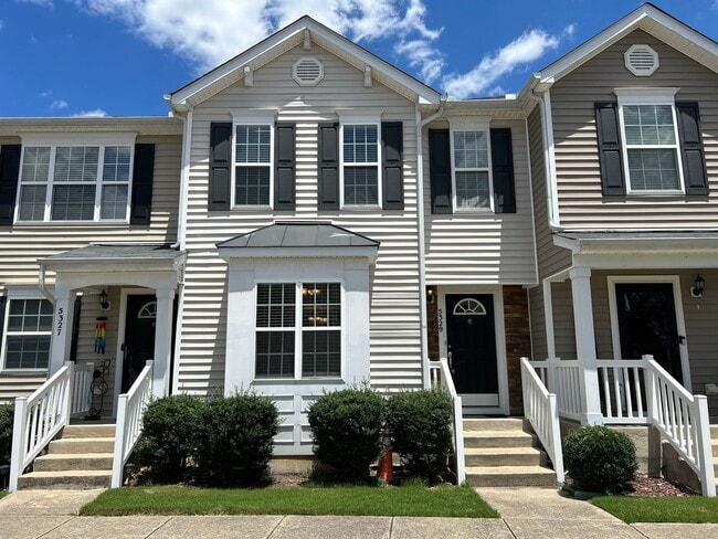Beautiful 4 Bedroom | 3.5 Bedroom Raleigh ... - Beautiful 4 Bedroom | 3.5 Bedroom Raleigh ... Townhome