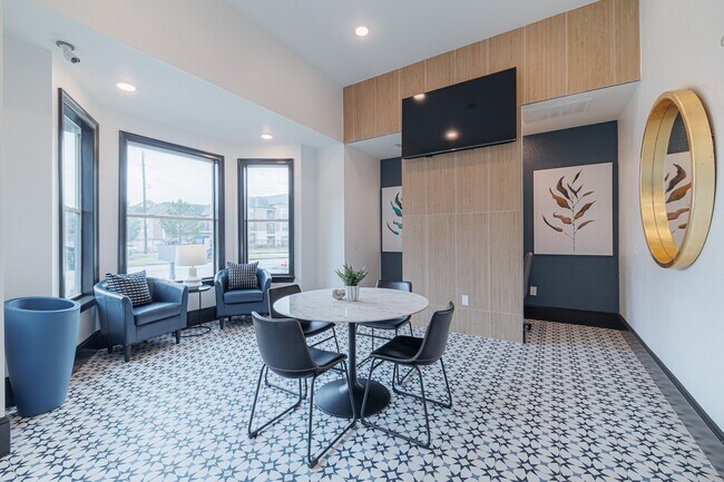 Clubhouse and business center - The Bryx at Kingwood