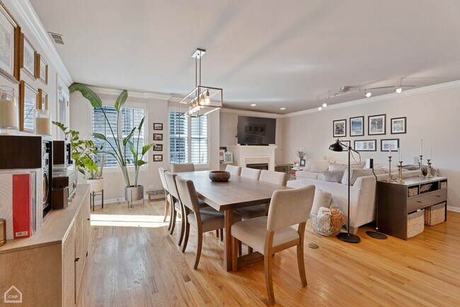 Building Photo - 1426 N Orleans St Unit 203 Rental