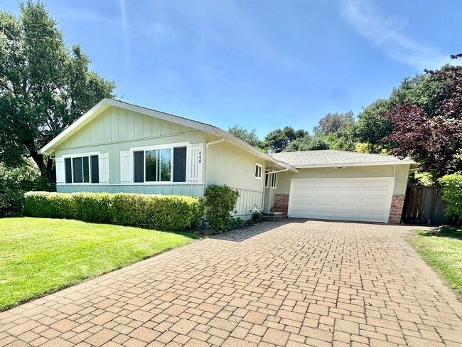 Building Photo - Charming Terra Linda Home in San Rafael