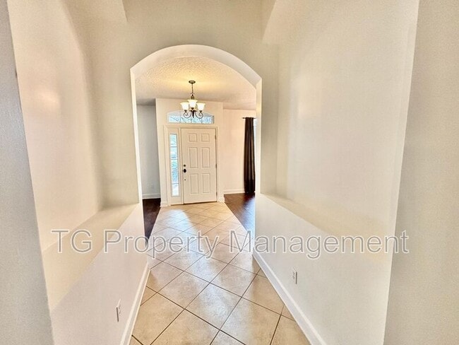 Photo - 614 Loire Ct